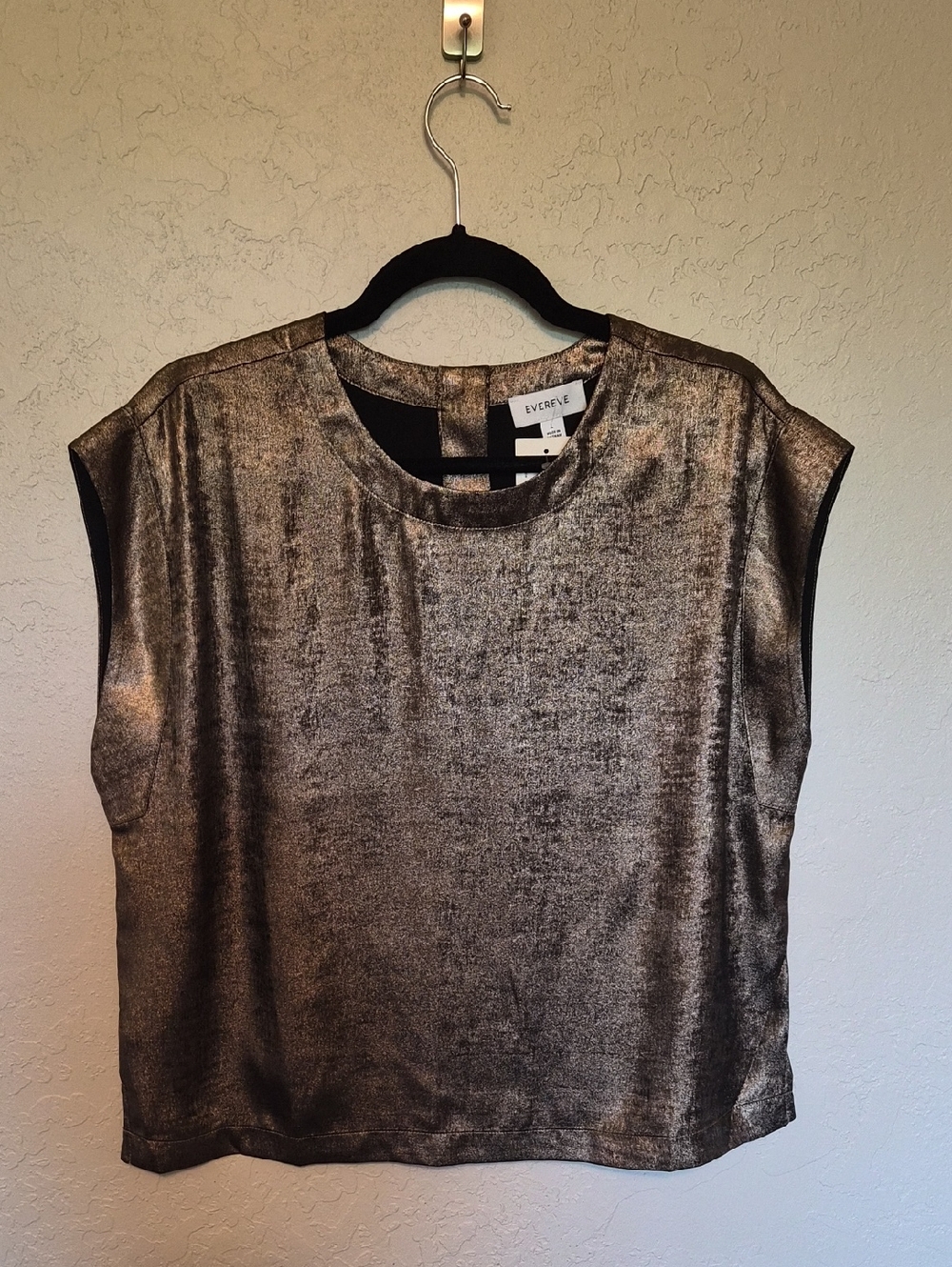 EVEREVE Roscoe Shine Top In Gold